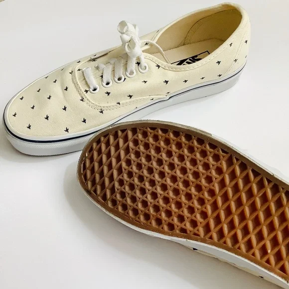 Hummingbird Pattern Vans - Picture 2 of 5